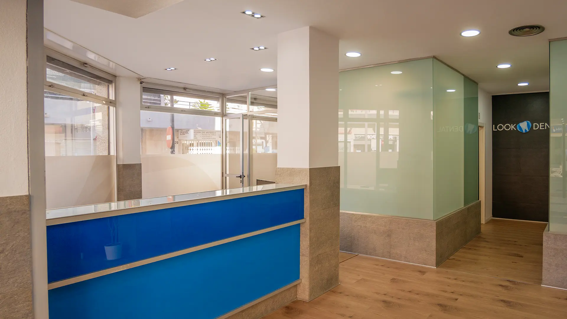 Recepción Look Dental Ibiza
